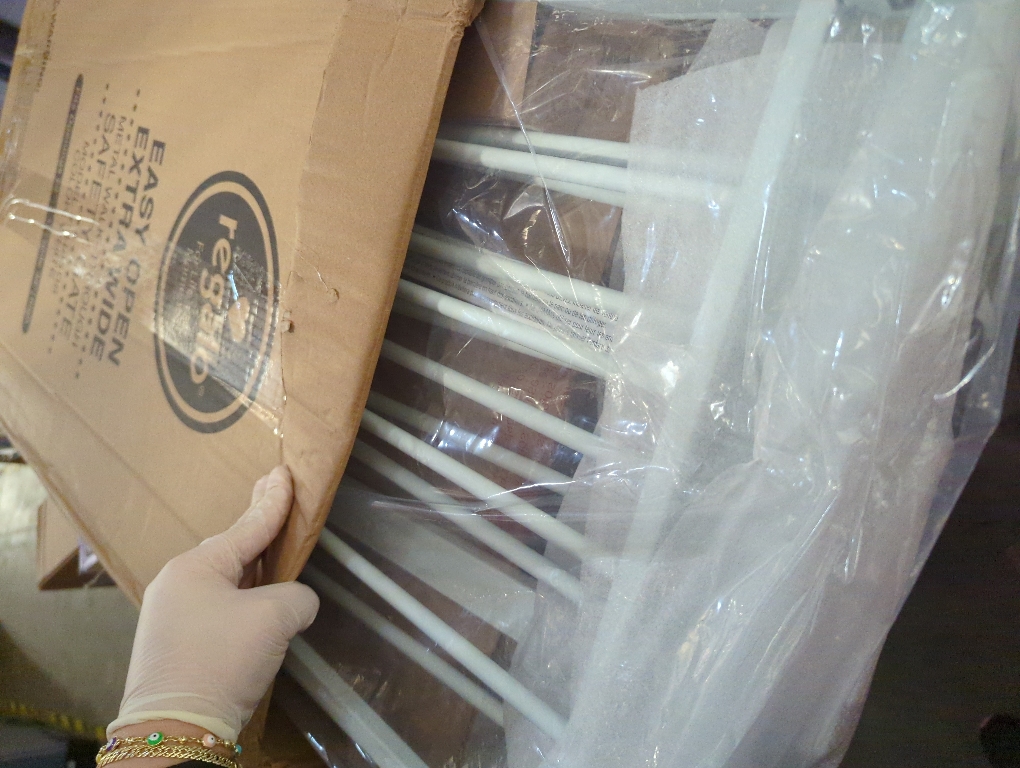 Regalo® Easy-Open Super-Wide Walk-Through Gate