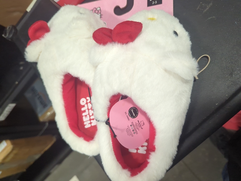 Size M 2-3 Color White hello kitty slippers