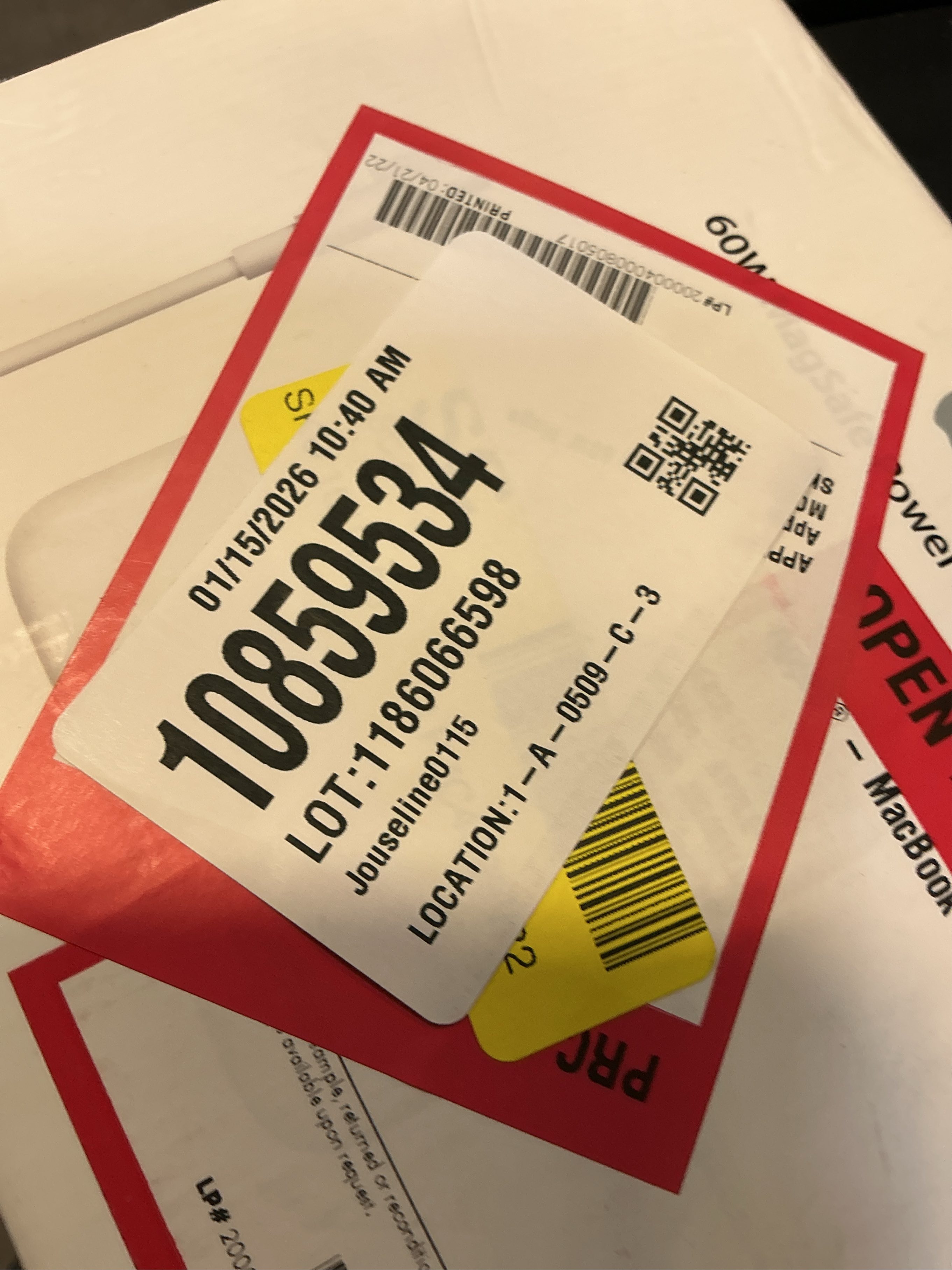 Apple 60W MagSafe Power Adapter (for previous generation 13.3-inch MacBook and 13-inch MacBook Pro)