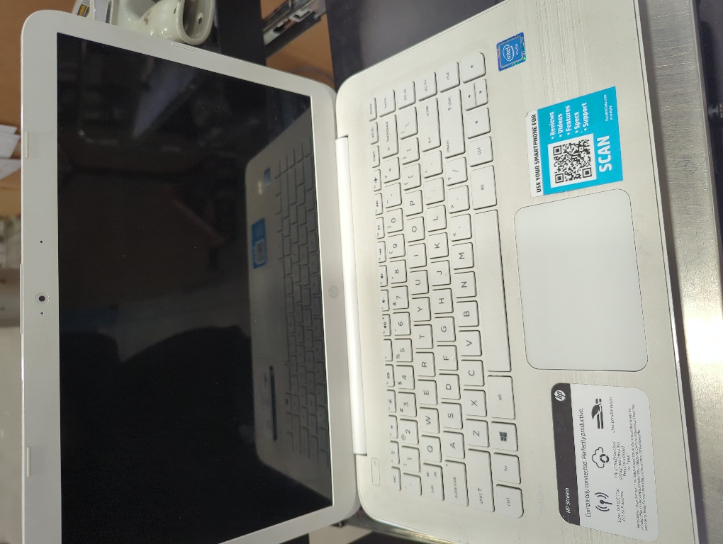 HP Stream - 14-ax022nr With Charger
