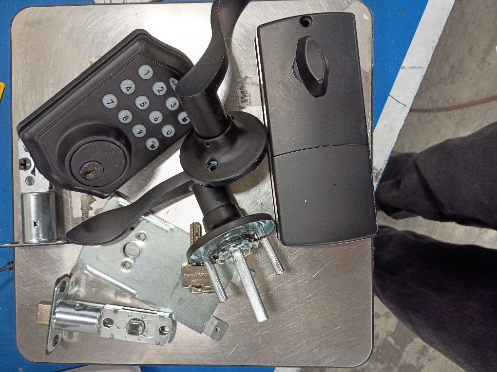 Honeywell Matte Black Electronic Deadbolt with Keypad ( no test)