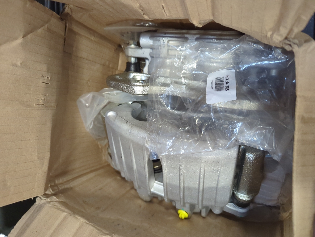 cciyu D785 D792 Ceramic Front Rear Brake Pad Set Fit For Chevy Astro,Avalanche,1500,Silverado,1500 HD,Suburban,1500,Tahoe,For GMC Safari,Sierra,1500,Sierra,1500 HD,Yukon,Yukon XL,1500