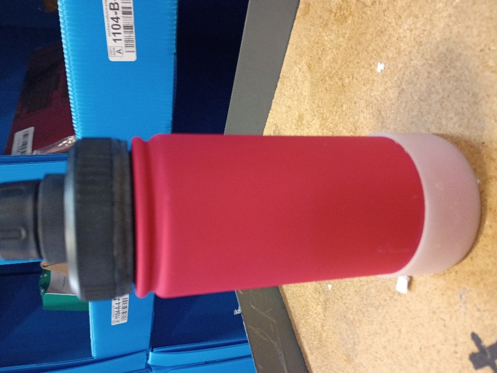 Insulated Water Bottle-18 oz Stainless Steel Vacuum Wide Mouth Sports Flask with Silicone Boot-Reusable Metal Leak Proof Christmas Water Bottle for Girls Boys, BPA-Free(Canyon Red)