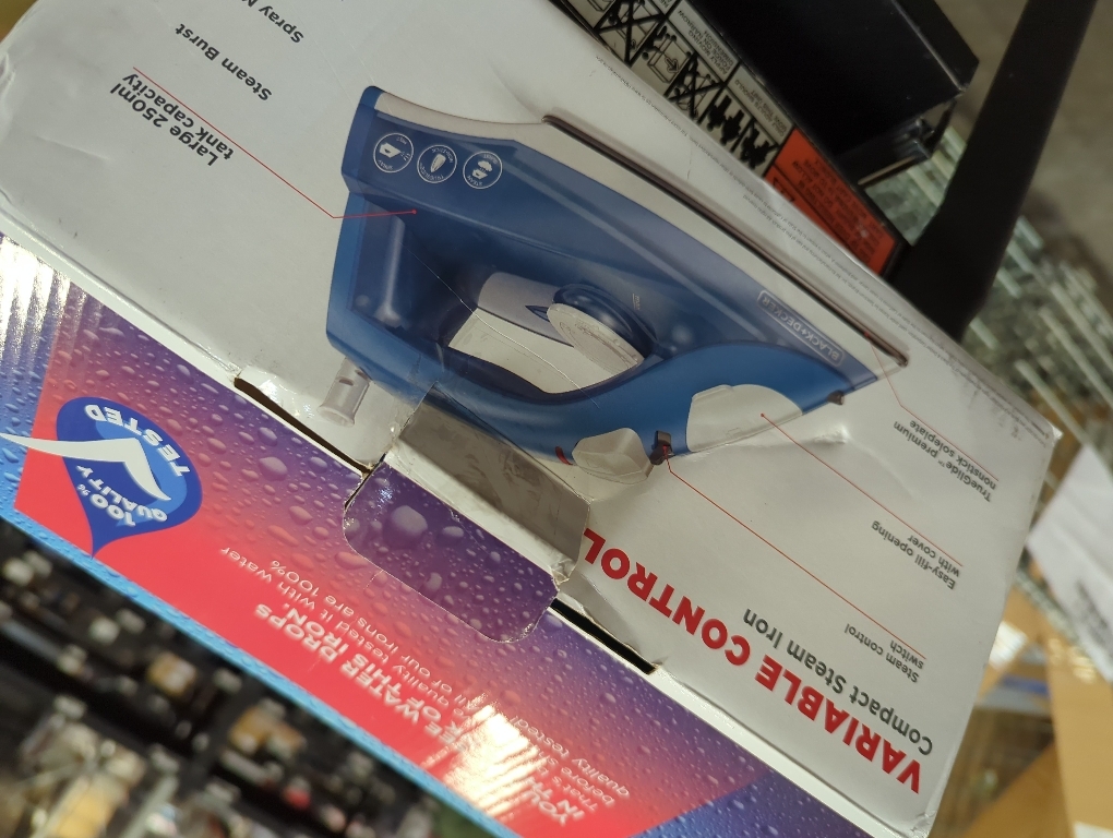 BLACK DECKER Steam Iron - White White