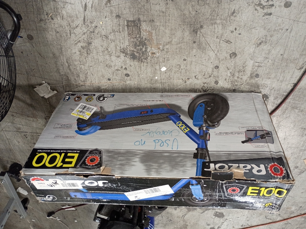 Razor Power Core E100 Electric Scooter w/Hand Operated Front Brake (See the picture for the color) (no charger)