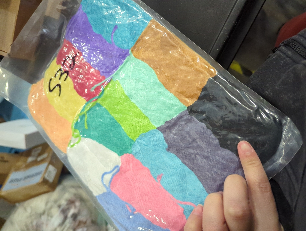 MAQIHAN 15x20g Acrylic Yarn for Crocheting - Soft Knitting Yarn for Crafts Multicolor Skeins for Crocheting DIY Bulk for Handicraft Knitting Scarves Ideal Gift for Beginners Adults