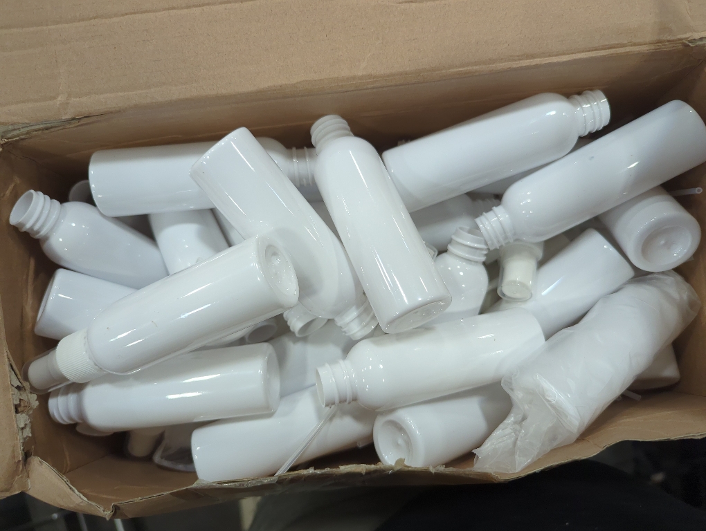 Tanlade 100 Pcs 2oz Small Spray Bottles Refillable Mini Spritzer Clear Empty Plastic Spritz Bottle Refillable Reusable Travel Size Mist Sprayer for Travel Cleaning Perfume Liquid(White)