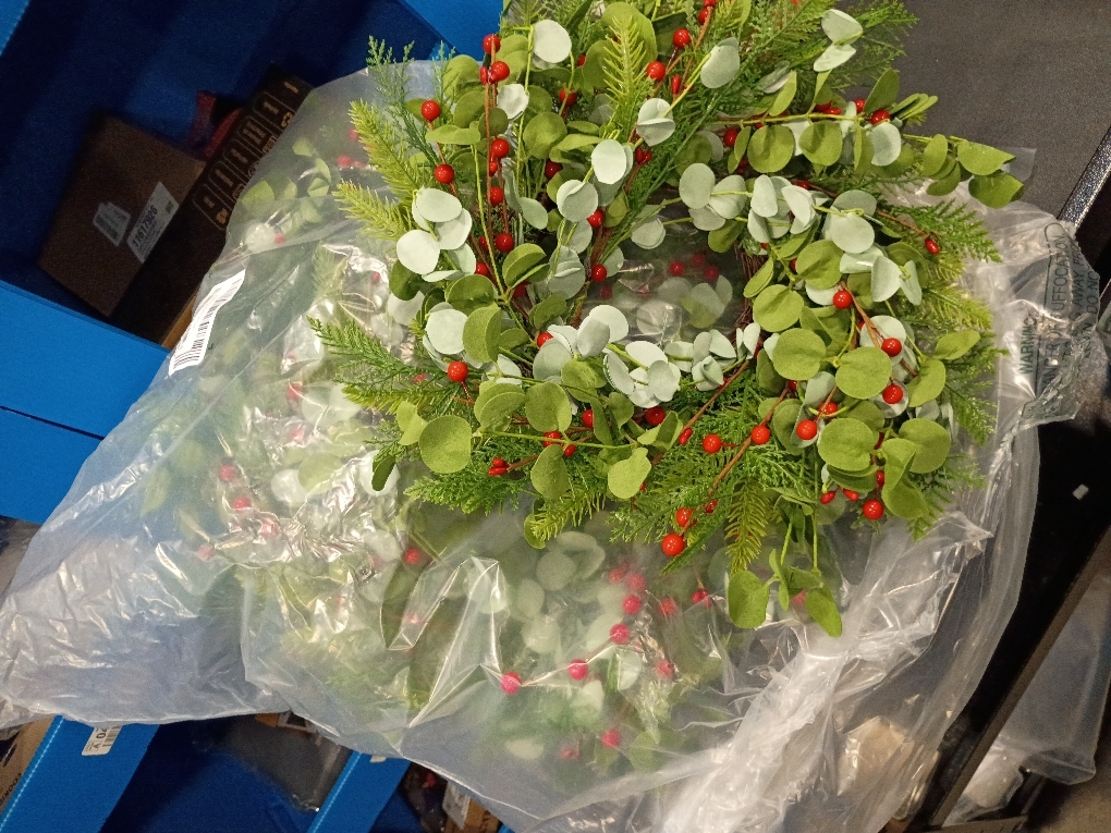 Zeyune 4 Pcs Christmas DIY Green Wreath 14 Inch Artificial Christmas Wreaths Faux Plain Wreaths for Decorating Front Door Window Room Farmhouse Xmas Party Indoor Outdoor (Chic Style)