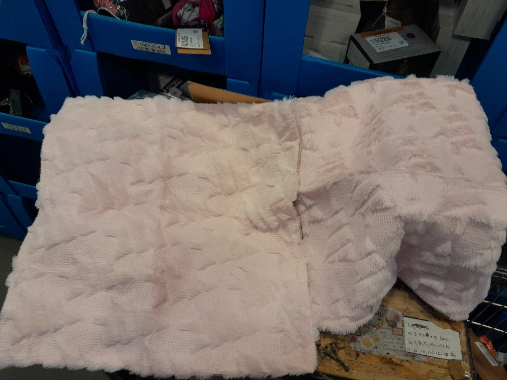 AQOTHES Set of 2 Heart Love Cute Pink Decorative Valentines Throw Pillow Covers 18x18, Soft Plush Faux Fur Pillow Covers for Couch Sofa Home Valentines Day Decoration