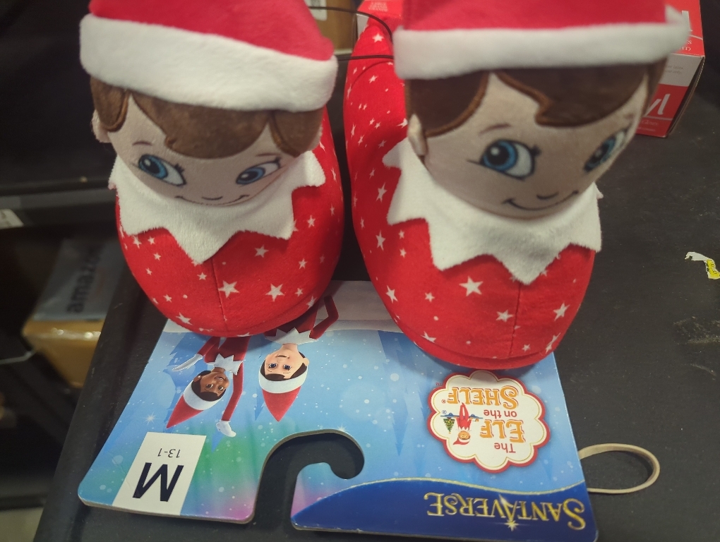Size M 13-1 Color Red The Elf on the Shelf slippers