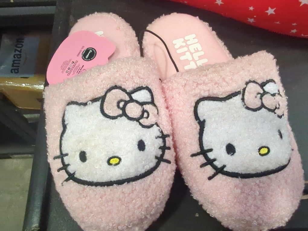 Size 13-1 Color Pink  Hello Kitty Slippers