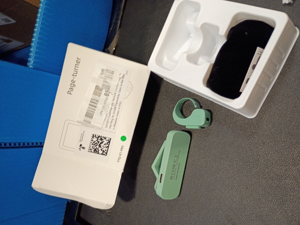 Page Turner Ring for Kindle,Remote Control for iPhone iPad Android Tablets E-Readers,Clicker Page Turner for Kindle Accessories for Camera Video Record&Shutter Selfie (Green)