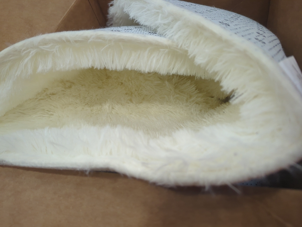 Size small Color White furry area rug