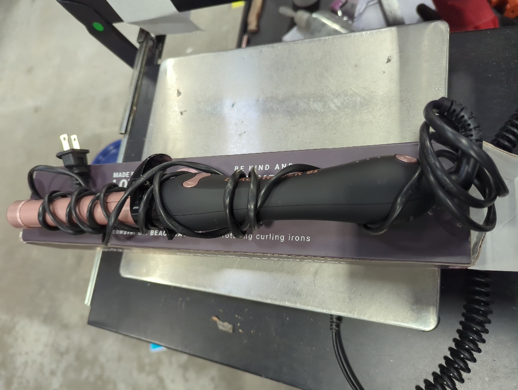 Beachwaver B1 Rotating Curling Iron - Automatic 1 Inch Ceramic Curling Iron - Easy-to-Use Spinning Wand for Long-Lasting Waves - Auto-Shut Off and Dual Voltage (BW160)