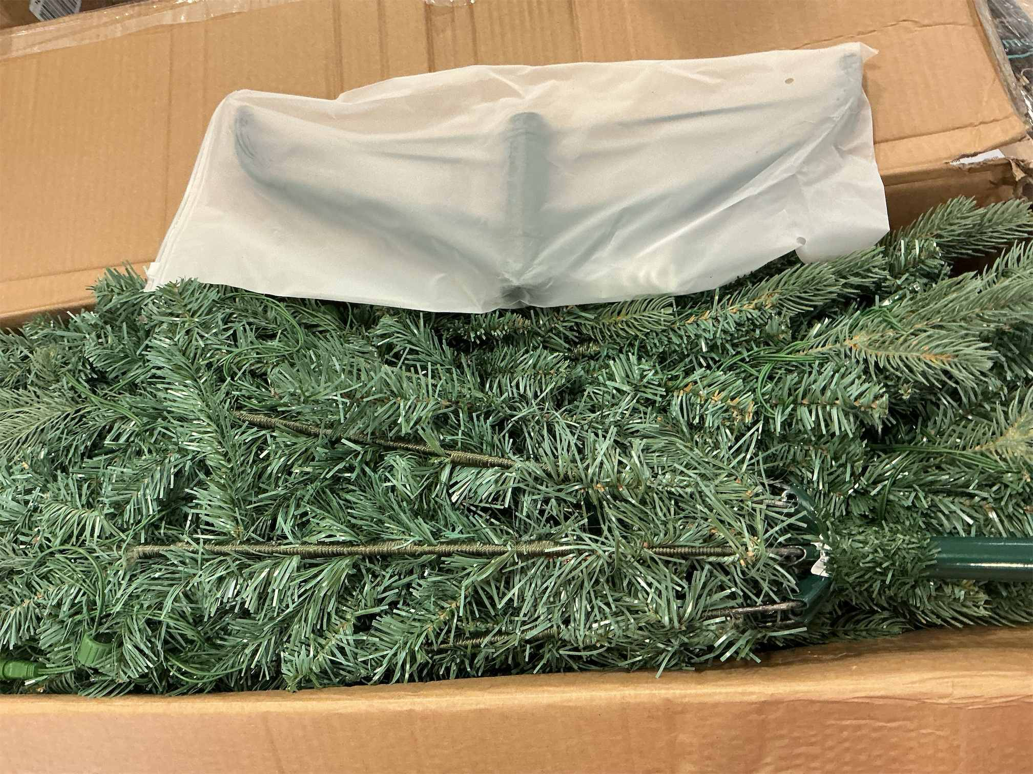 6ft Christmas Tree Prelit w/ 2085 PE & PVC Mixed 'Feel Real' Branch Tips, 400 Warm LED Lights, Hinged Spruce Artificial Xmas Tree with Metal Stand & Bag for Home, Office, Party Décor