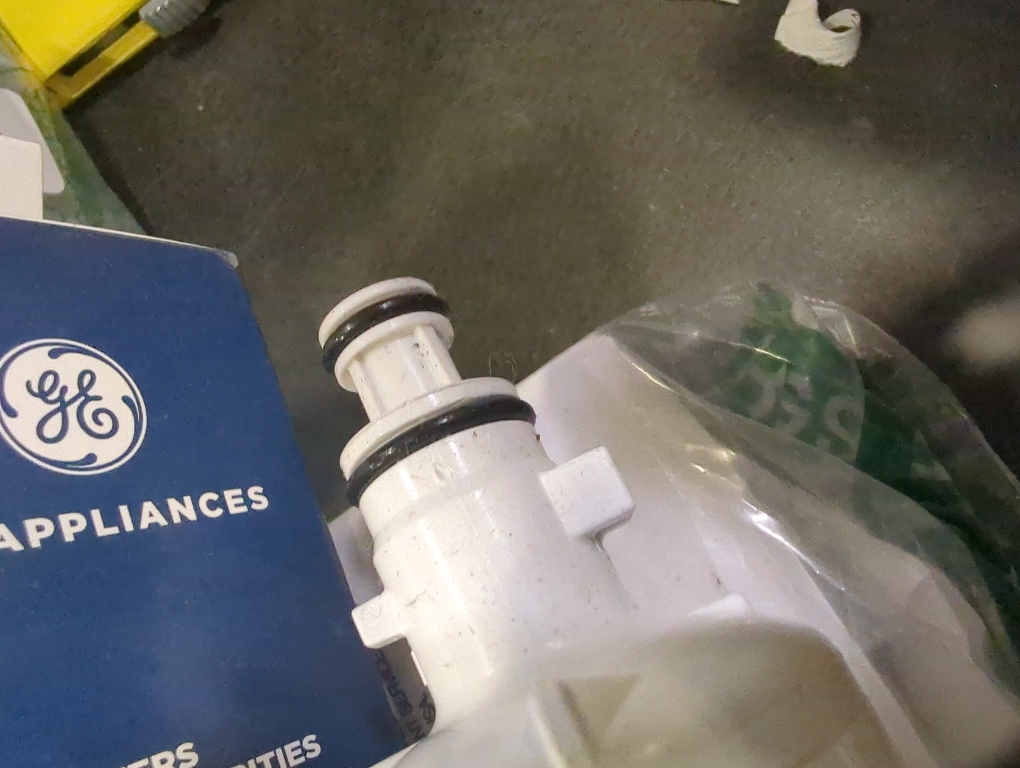 Color White Water Filter for Select GE Refrigerators - White