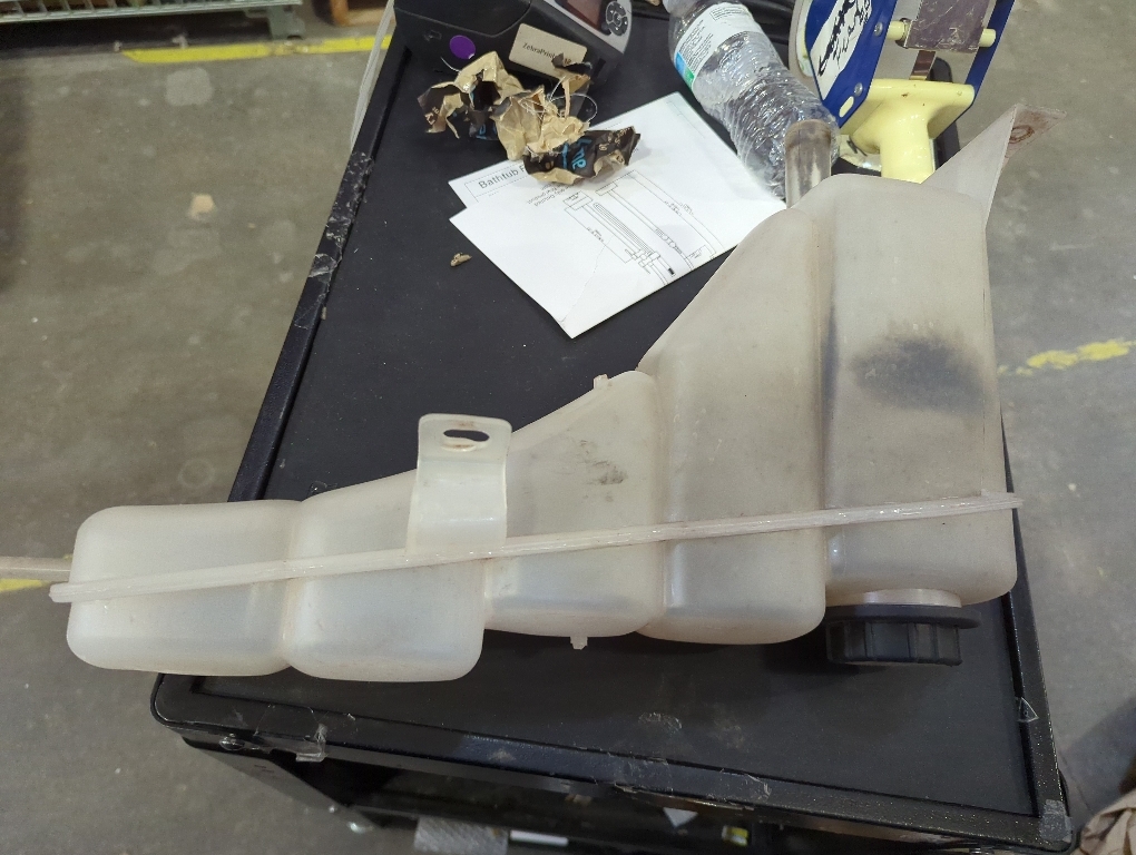 BDFHYK Engine Coolant Expansion Reservoir Overflow Tank Compatible with Ford Excursion F-250 F-350 F-450 F-550 Super Duty Replace 603-213 A080AA-T DAKG-080AA FRT1506C SK603213 2C3Z8A080AA F6DZ8100A