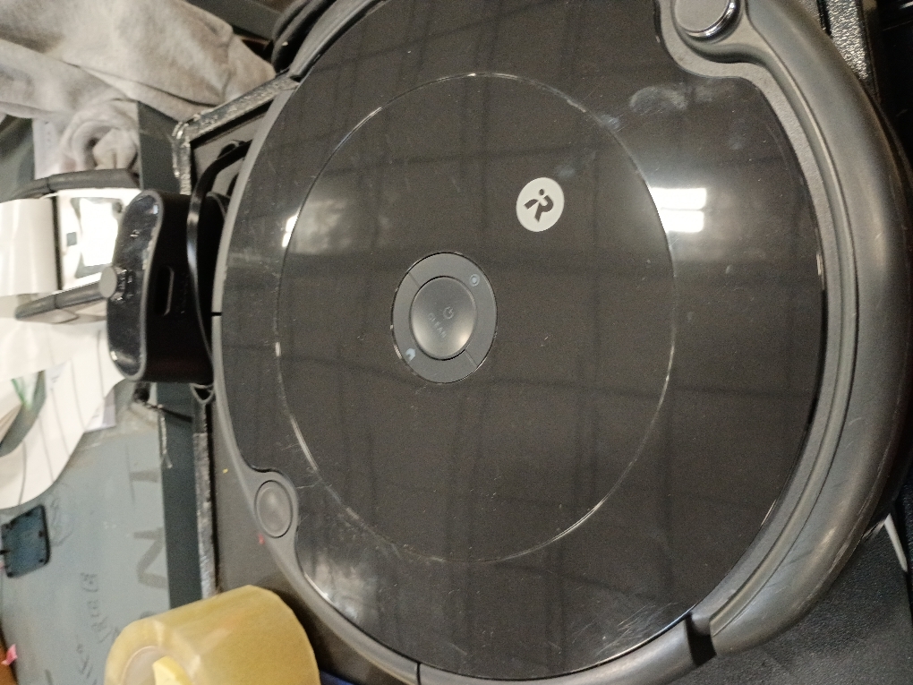 iRobot Roomba 694 Robot Vacuum-Wi-Fi Connectivity, Personalized Cleaning Recommendations, Works with Alexa, Good for Pet Hair, Carpets, Hard Floors, Self-Charging