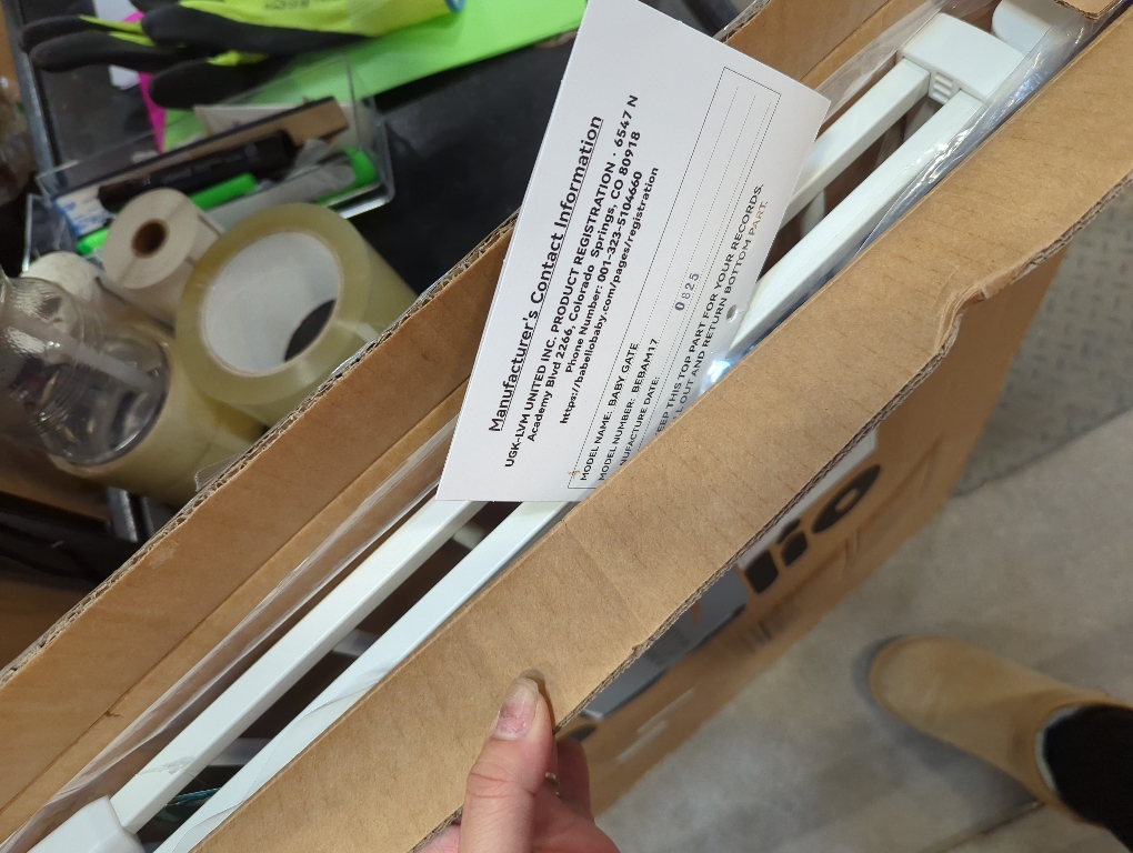 Babelio Baby Gate for Stairs, Kitchen & Doorways, 26-43 W 28 H No Bottom Bar| Easy Installation| One-Handed Operation| Auto-Close| Hardware Mount (Drill Needed) Safety Dog/Pet Gate Indoor (White)