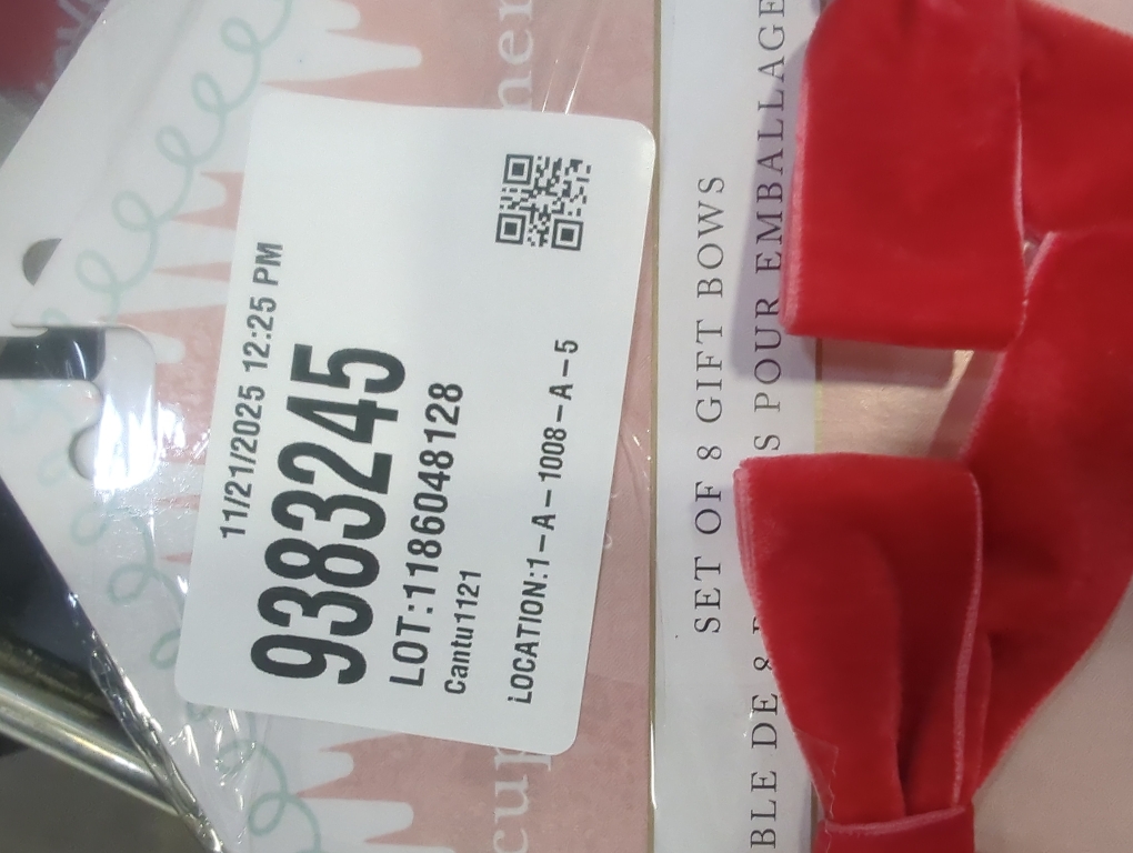 Cupcakes and Cashmere 16pc Red Bows