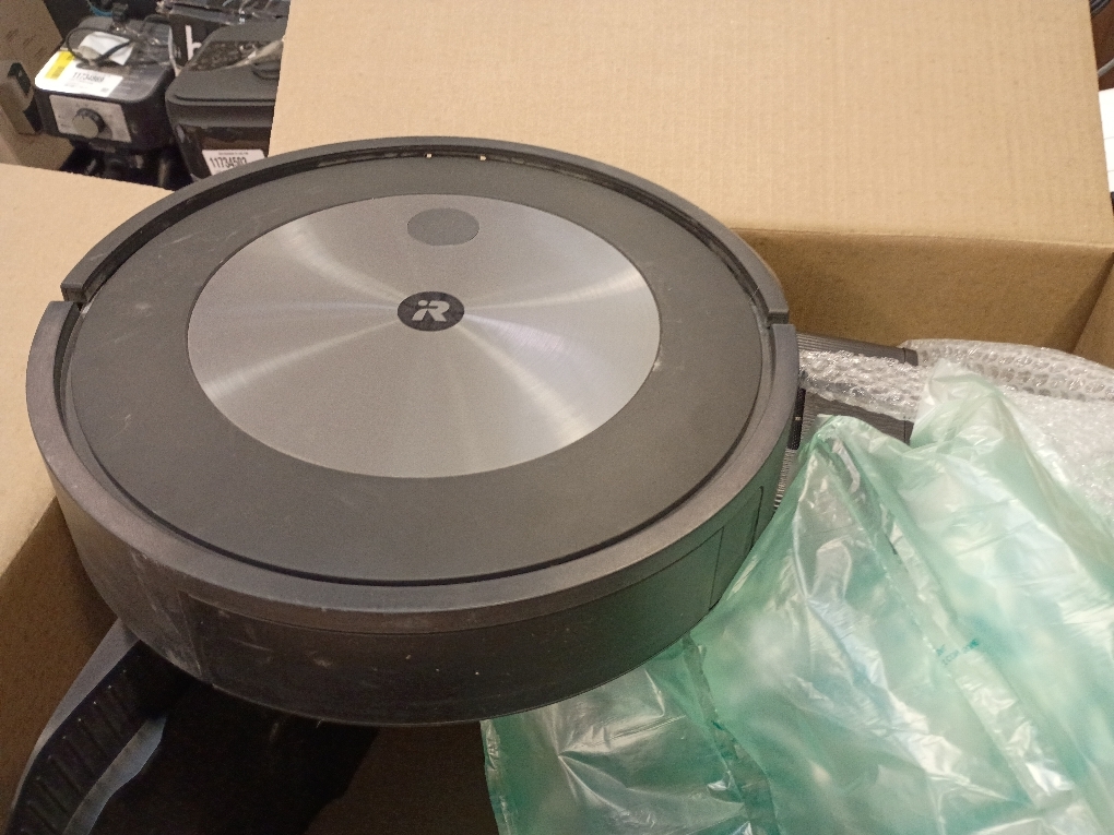 iRobot Roomba j7  (7550) Self-Emptying Robot Vacuum – Uses PrecisionVision Navigation to Identify & Avoid Objects Like Socks, Shoes, & Pet Waste, Smart Mapping, Self-Empty for Up to 60 Days