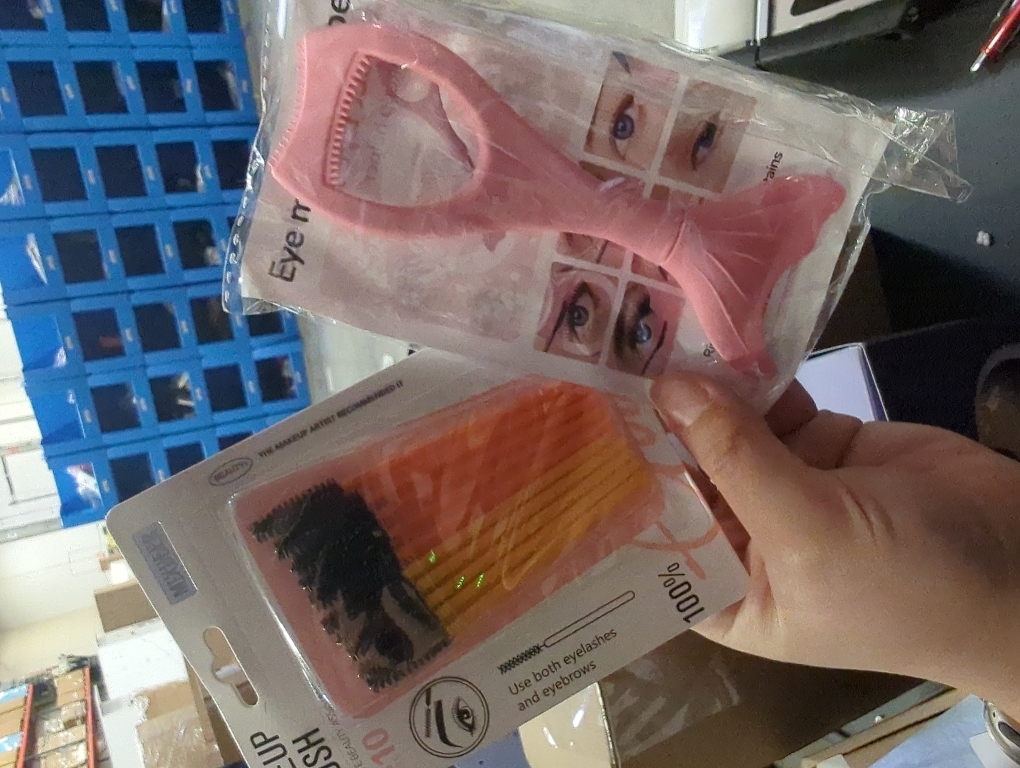 Mascara Shield Applicator Guard,lash Buddy,Makeup Lash Tool,Lash Separator Tool,Lash Applicator Tool,Reusable Makeup Tool,with One Premium Lash Brushes,Beginners Friendly for Women (Pink)