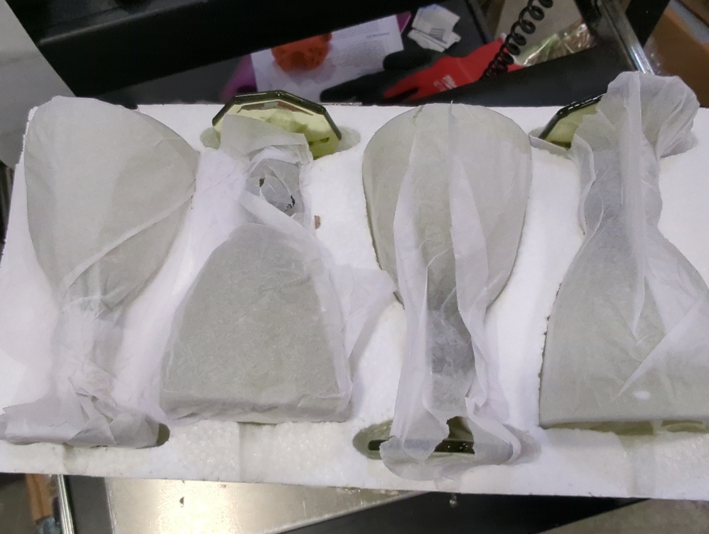 Elsjoy Set of 4 Vintage Green Wine Glass, 8.5 Oz Embossed Glass Goblet Colored Stemmed Drinking Glassware, Beverage Stemware for Juice, Cocktail, Party Wedding