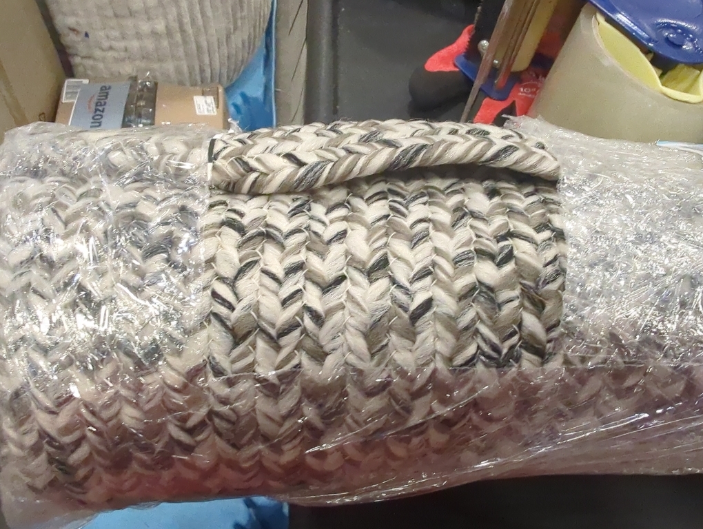 Size small Color White area rug