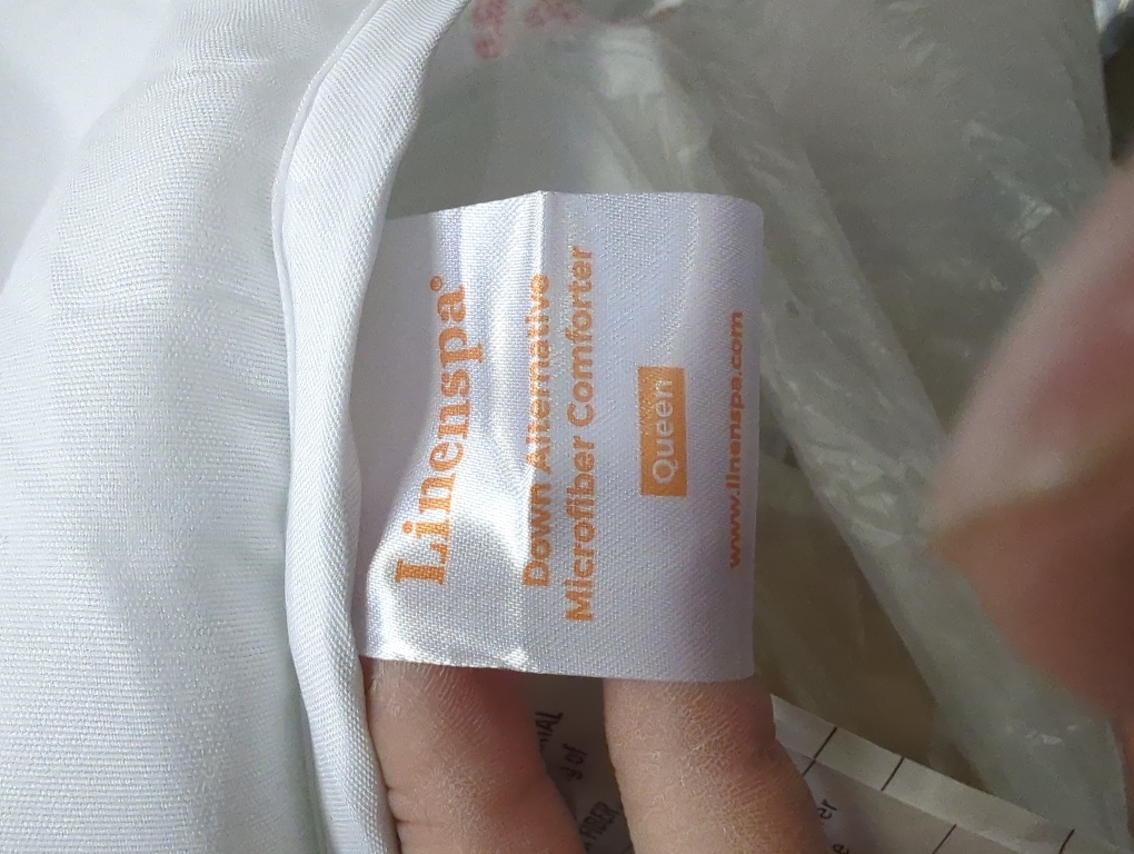 LINENESPA Comforter Blanket Full/Queen, Reversible Lightweight Microfiber All Season Blanket, White