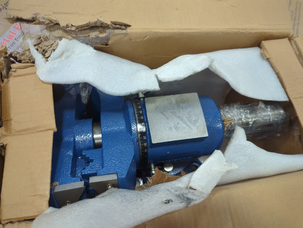 Heavy Duty Bench Vise, 4 Inch Jaw Width and Opening, 360° Swivel Base with Anvil, Multipurpose Clamp & Combination Pipe Vise for Woodworking, Metalworking, Conduit Work