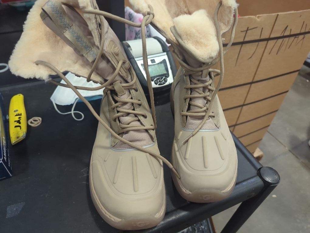 Size 11 Color beige UGG Men's City Butte Boot