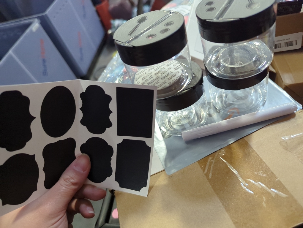 PATIKIL 4.7oz Plastic Spice Jars with Shaker Lids, 4 Pcs Refillable Empty Seasoning Containers Bottle with Label Marker Pen for Storing Spice Salt Herbs Powders Condiment, Clear