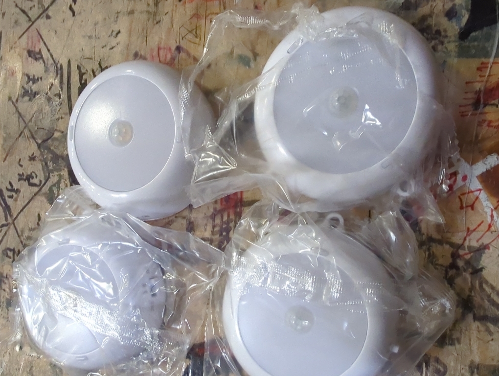 GLEAVI 4pcs Led Motion Sensor Puck Lights Battery-Powered Night Lights for Closet Hallway Bedroom Kitchen Compact USB Rechargeable Easy to Install Cool