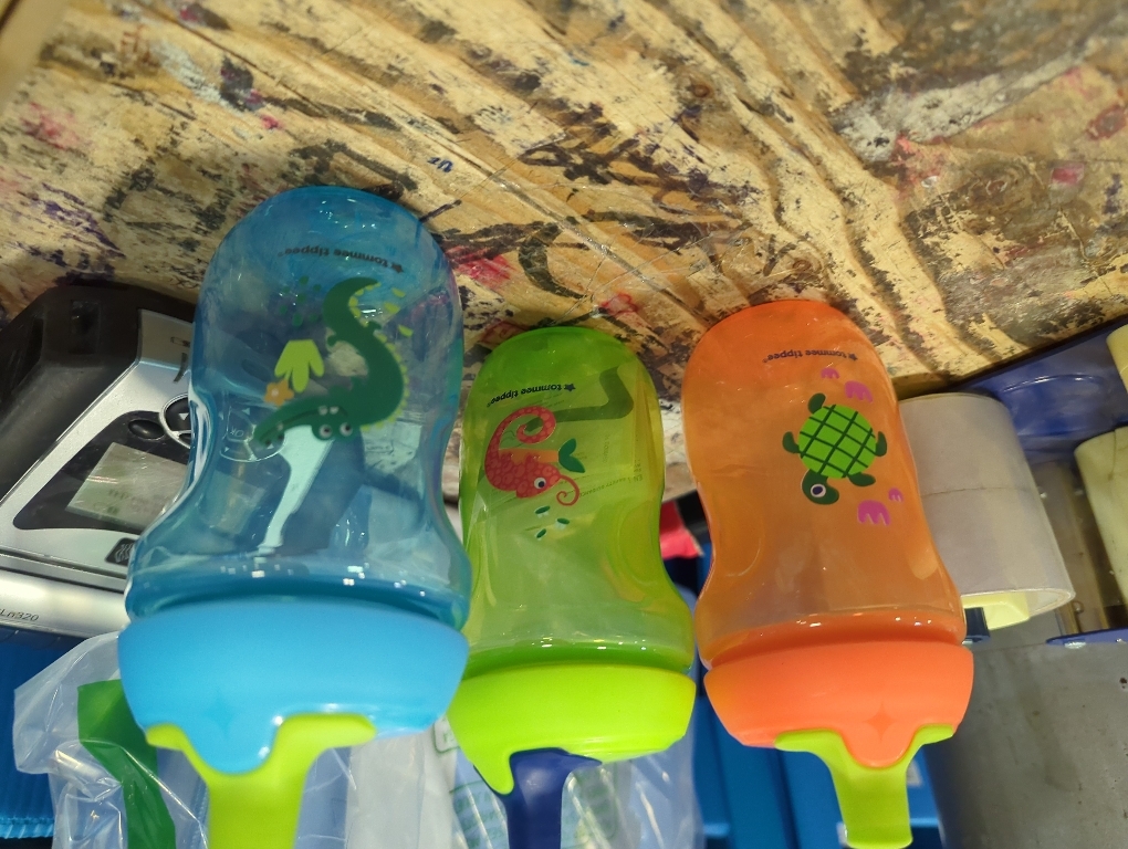 Tommee Tippee Sportee Water Bottle, for 12m , 10oz, Pack of 3 Non-Spill Sippy Cups for Toddlers, Orange, Green and Blue, with Bite-Resistant Spout, Easy-Hold and BPA Free | for 12m , Non-Spill, Sippy Cups, for Toddlers, Easy-Hold