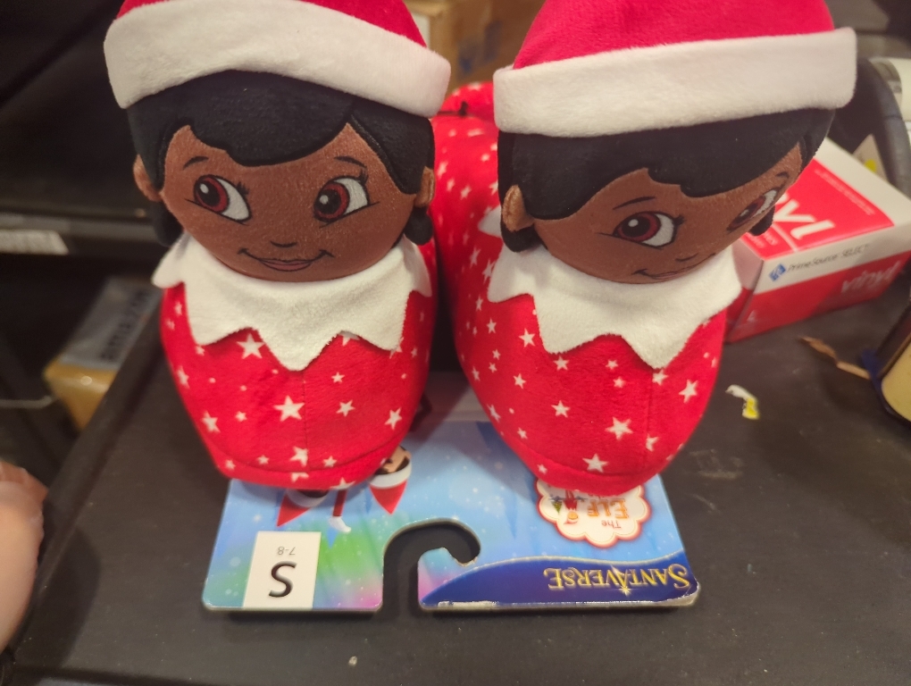 Size S 7-8 Color red The Elf on the Shelf slippers