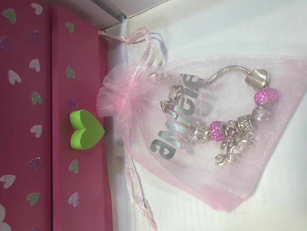 Pink Amitié Lane Unicorn Musical Jewelry Box for Girls - Unicorns Gifts For Girls - Music Box For 5 Year Old Birthday Gifts or Ages 6, 7, 8, Kids Jewelry Box, Unicorn Bedroom Decor For Little Girl (Pink)