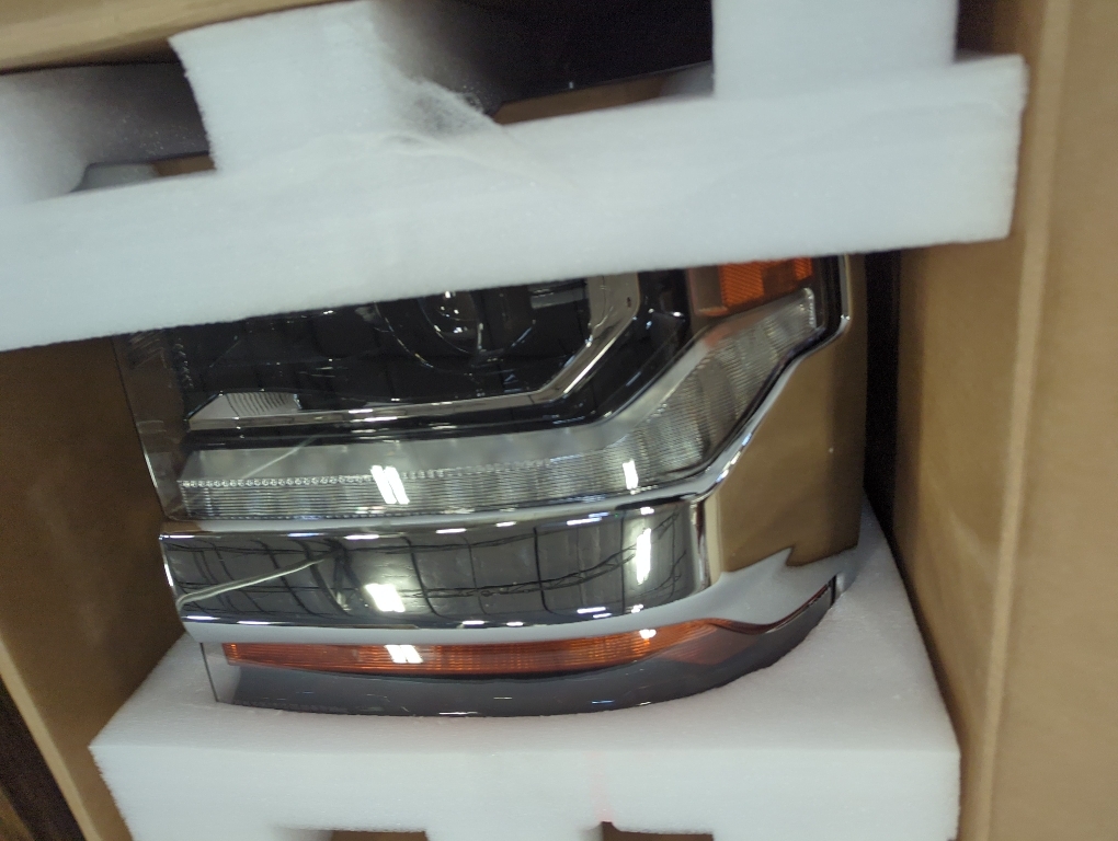 Chrome HID/Xenon LED DRL Projector Headlight Assembly Compatible with 2016-2018 Chevy Silverado 1500/2019 Silverado 1500 LD Driver&Passenger Side 84388631 84388723