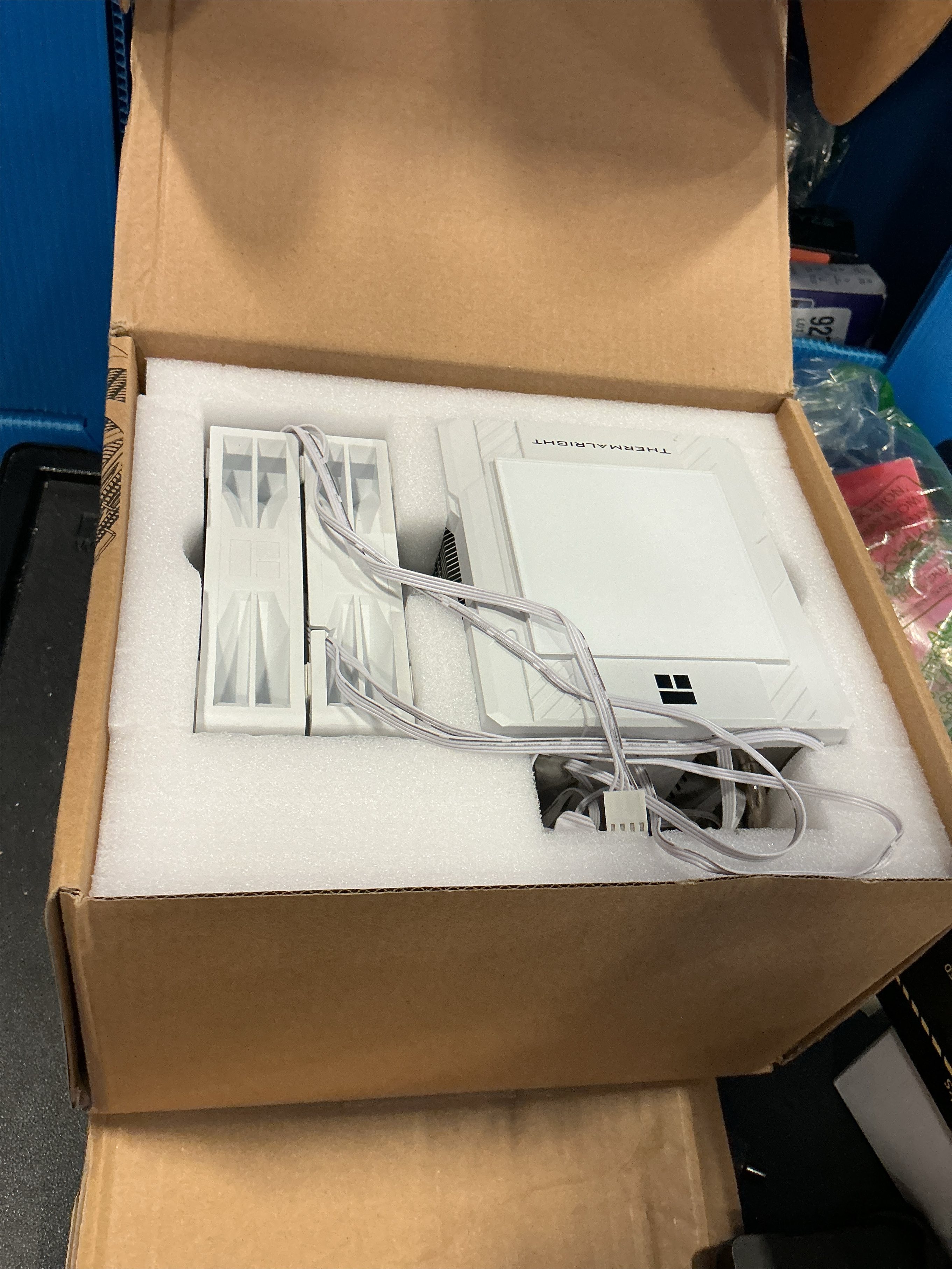 Thermalright Burst Assassin 120 Vision White CPU Air Cooler, Desktop CPU Cooler with 1500RPM Speed,320x240 Resolving Power IPS LCD Screen with 2.4in,PC Cooling for Intel lga1851/1700/115X,AM4/AM5