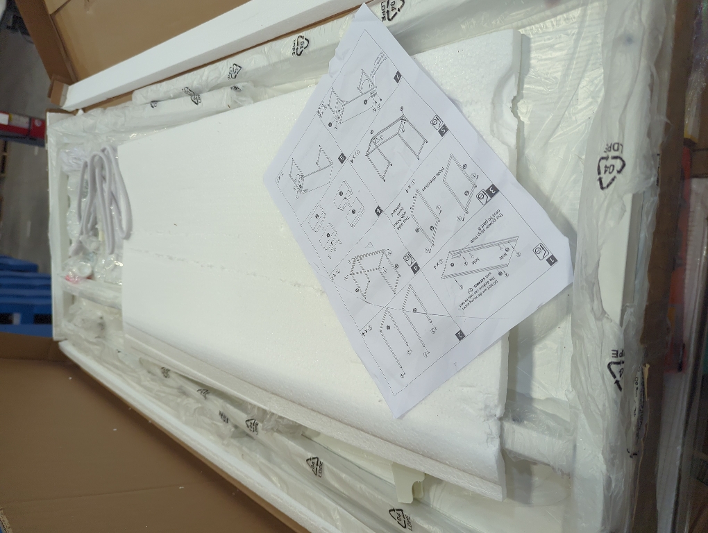 Lufeiya White Computer Desk with Power Outlet, 40 inch Simple Teen Study Table Home Office Work Writing Desks with Charging Station Outlets USB Port Built in, Storage Pocket，White