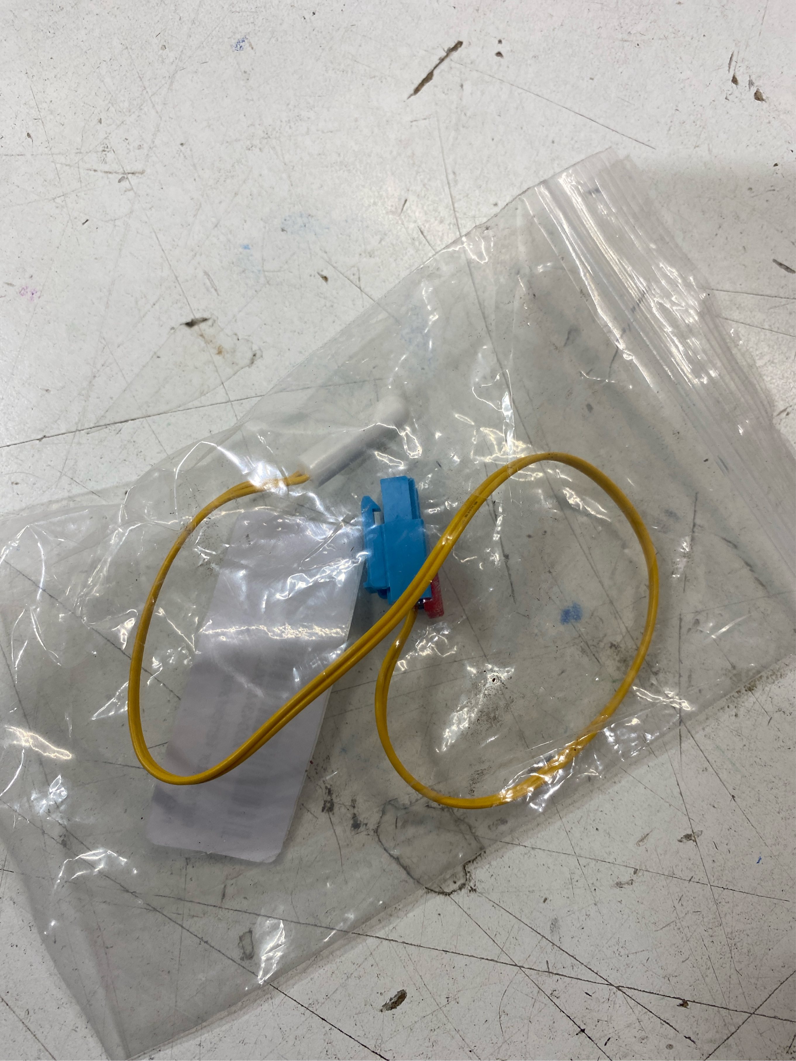 Condition photo showing Good Condition for Refrigerator Temperature Sensor DA32-00011C