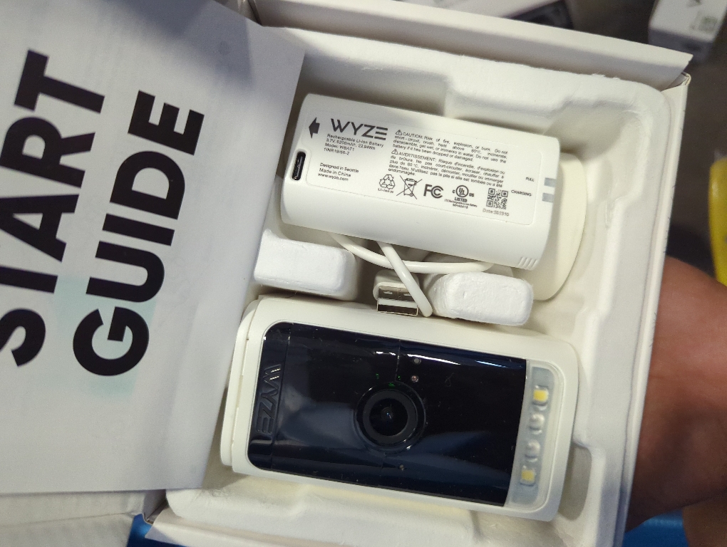 WYZE Battery Cam Pro, Wireless, No Hub, 2K HDR IP65 Outdoor/Indoor Smart Security Camera, Color Night Vision, Integrated Spotlight & Siren, Rechargeable Battery, 2-Way Audio, White, 1-Pack (Renewed)