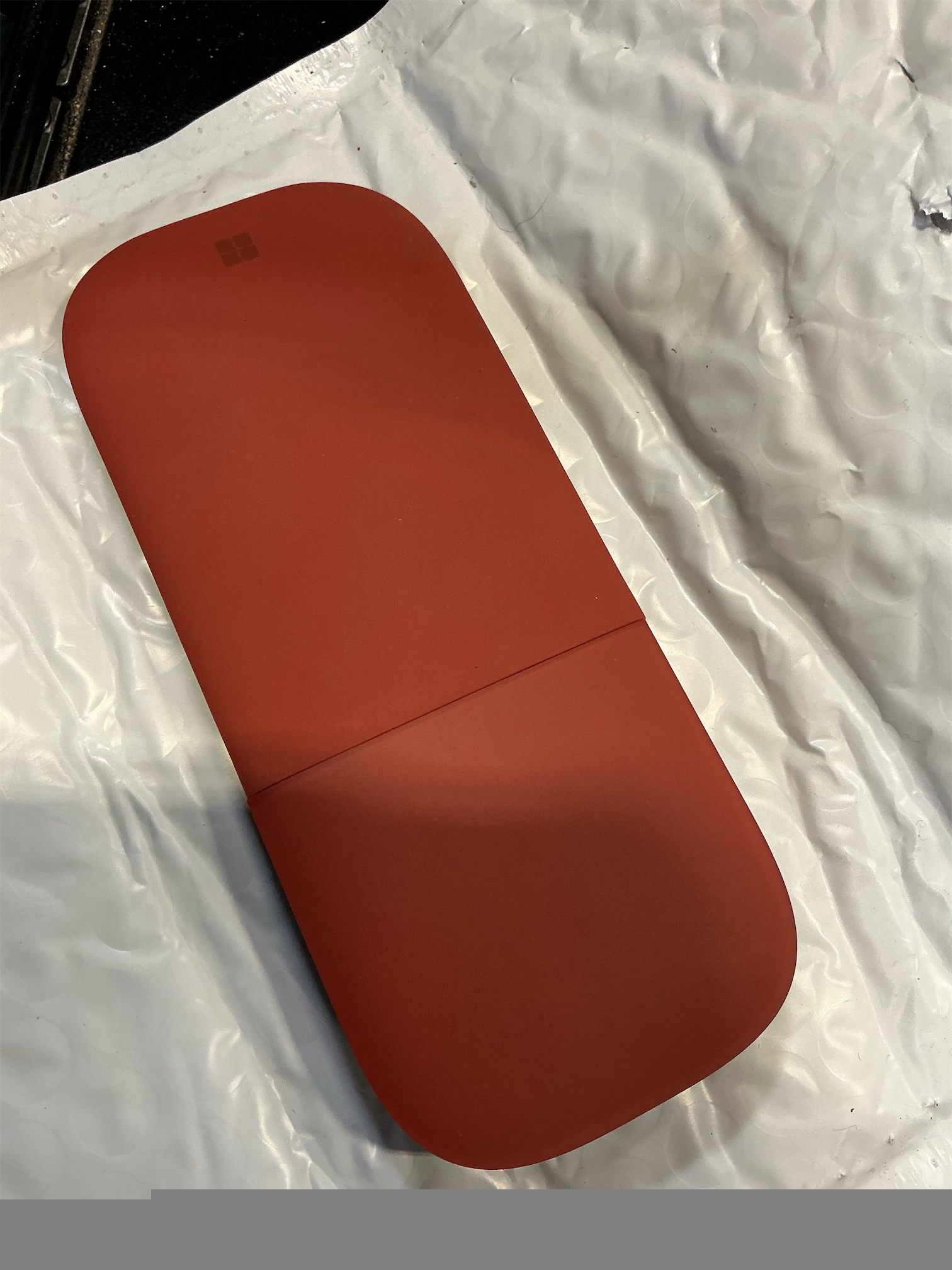 Microsoft Connects via Bluetooth Surface Arc Mouse – Poppy Red (CZV-00075)