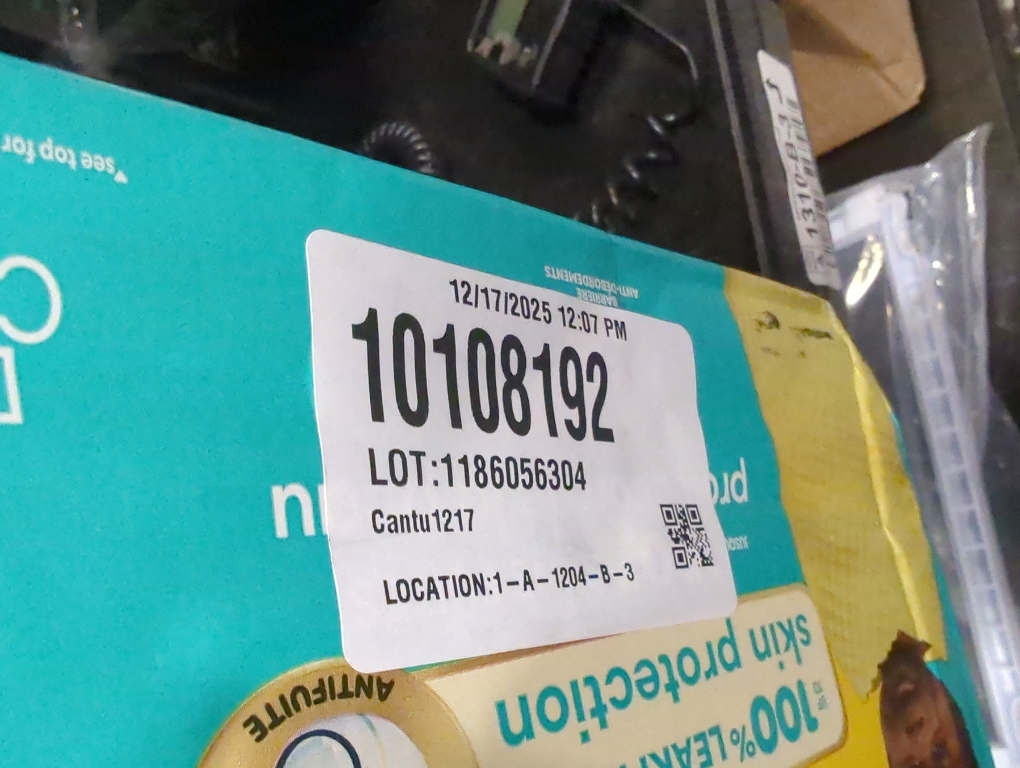 Pampers Swaddlers Diapers, Size 1 (8-14 lbs), 96 Count, Absorbent, Keeps Baby Dry and Comfortable, Skin Safe Disposable Baby Diaper (Packaging May Vary)