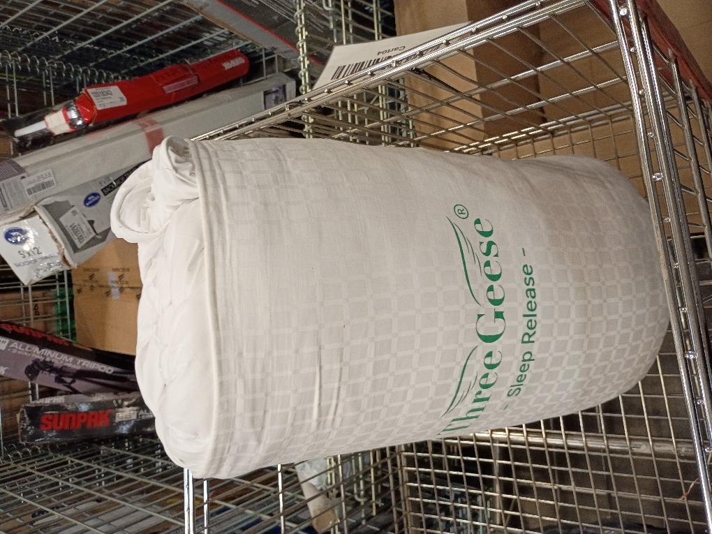 Pacific Coast Goose Feather Down Fiber Comforters Queen Size, Extra Fluffy White Duvet Insert, Ultra-Soft, Breathable, All Season Hotel Luxury Bedding Comforters