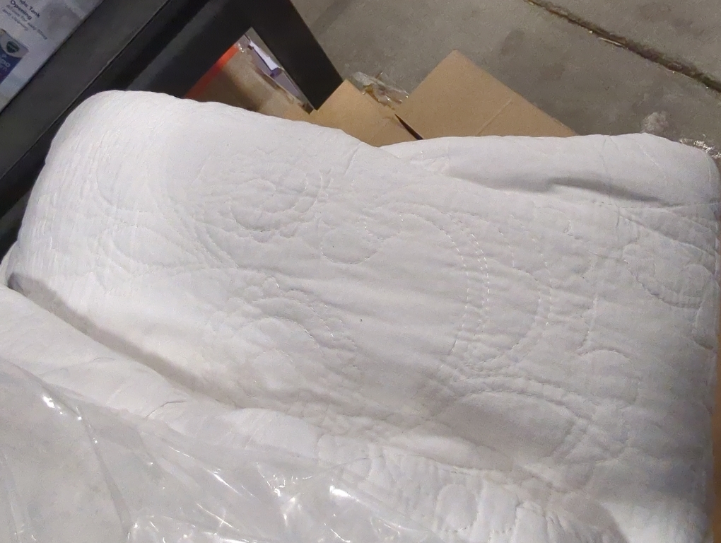 EVERGRACE 100% Cotton Paisley Quilt Set, Oversized King 3 Piece Set – Prewashed Lightweight Bedspread with 2 Shams, Soft & Breathable Matelasse Coverlet for All-Season Comfort, Bright White