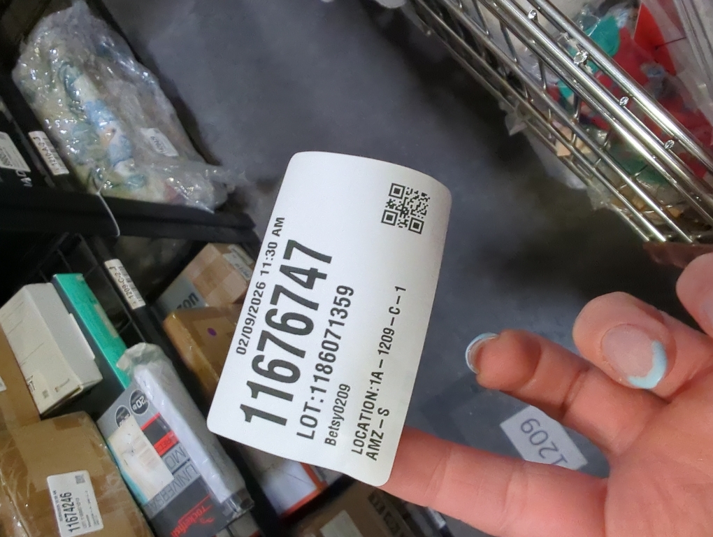 National Tree Company 9 ft Pre-Lit Carolina Pine Artificial Christmas Garland, Christmas Decoration with Pinecones, 100 Warm White LED Lights, 240 Tips, Timer, Green