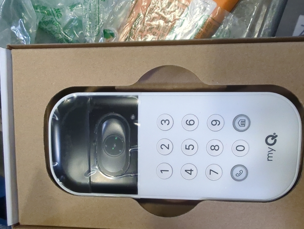 myQ Smart Garage Door Video Keypad with Wide-Angle Camera,Customizable PIN Codes,and Smartphone Control–Take Charge of Your Garage Access Works with Chamberlain, LiftMaster and Craftsman openers,White