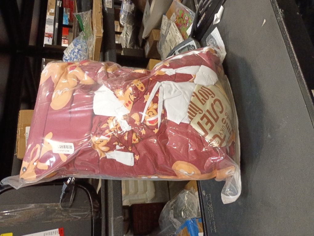 Bedbay Cartoon Christmas Bedding Set  Red and Gold Christmas Gingerbread Stars Elks Comforter Happy New Year Xmas Theme Quilt Set for Boys Girls Teen