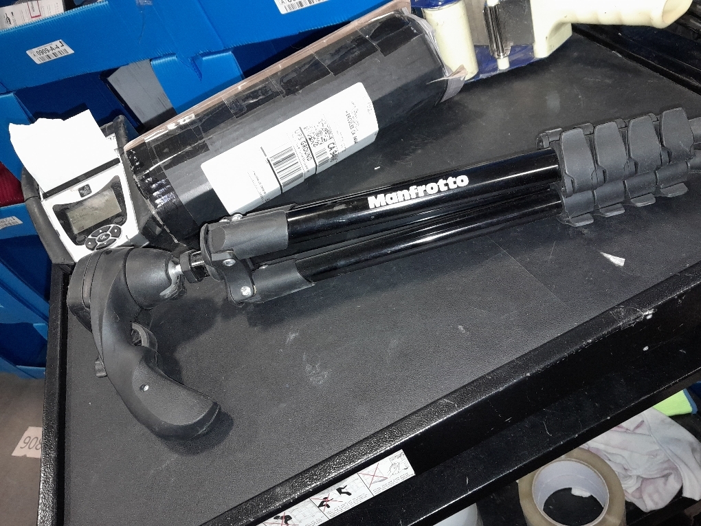 Manfrotto Compact Action Aluminium Tripod with Hybrid Head forEntry-Level DSLRs, Mirrorless up to 1.5kg Black