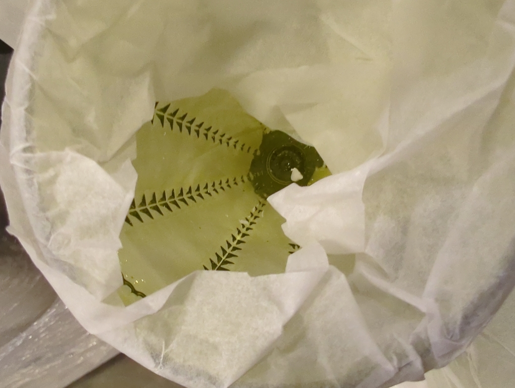 Elsjoy Set of 4 Vintage Green Wine Glass, 8.5 Oz Embossed Glass Goblet Colored Stemmed Drinking Glassware, Beverage Stemware for Juice, Cocktail, Party Wedding